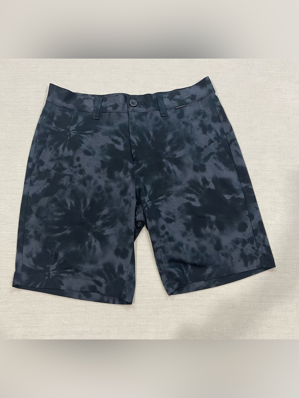 TravisMathew Kapu Golf Shorts Black Tie Dye Cloud Print Size 30 NWOT